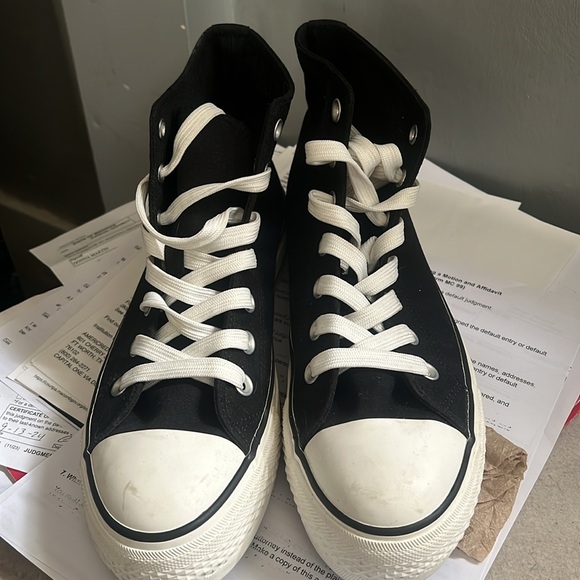 Women’s or men’s black/white high top “converse” look-alike size 10M. Brand new - Picture 2 of 3